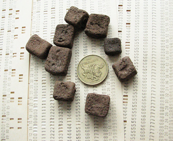 Картинка:Wombat shit bricks.jpg